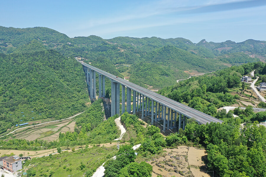 湄石高速公路水田壩3T連續(xù)剛構(gòu)橋